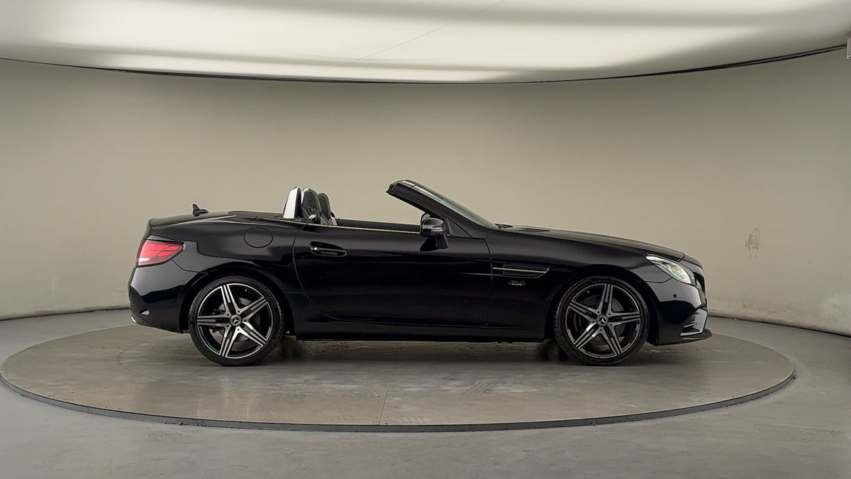 Mercedes-Benz SLC Image 16