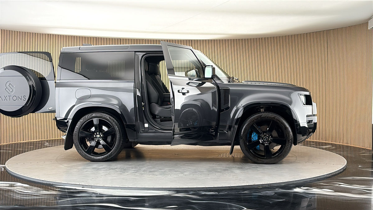 More views of Land Rover Defender 90