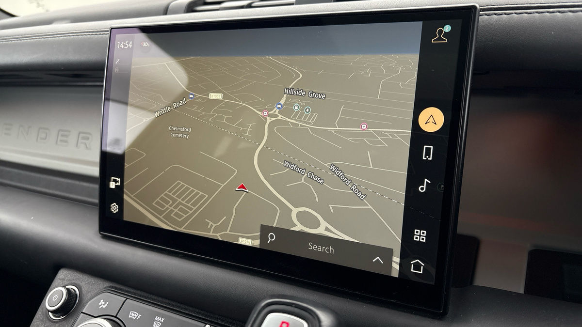 Land Rover Defender 110 Image 17