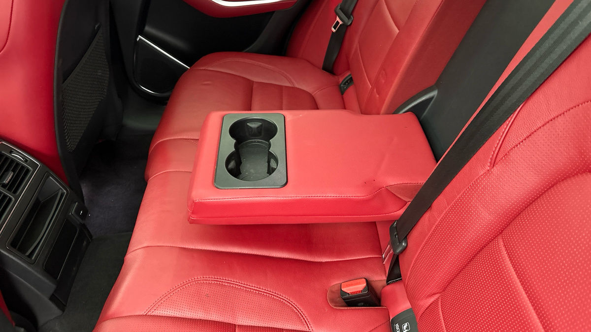 Jaguar F-PACE Image 9