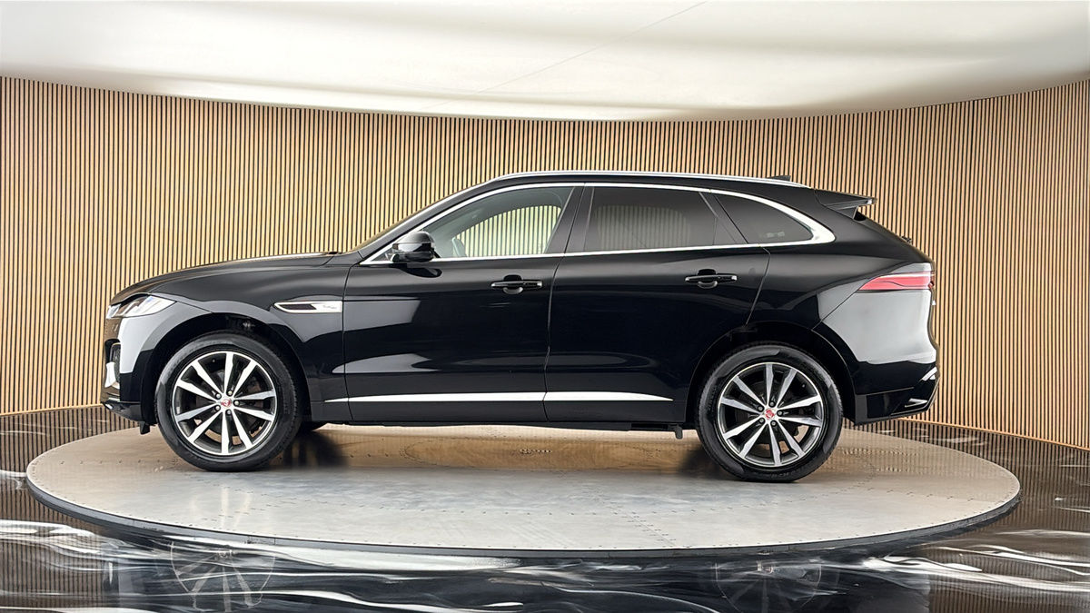 Jaguar F-PACE Image 15
