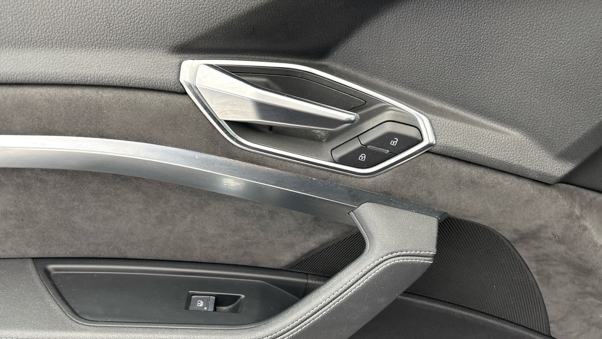 Audi e-tron Image 20
