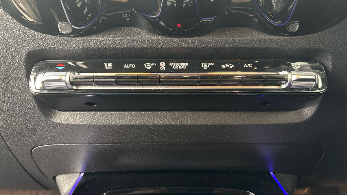 Mercedes-Benz GLB Image 6