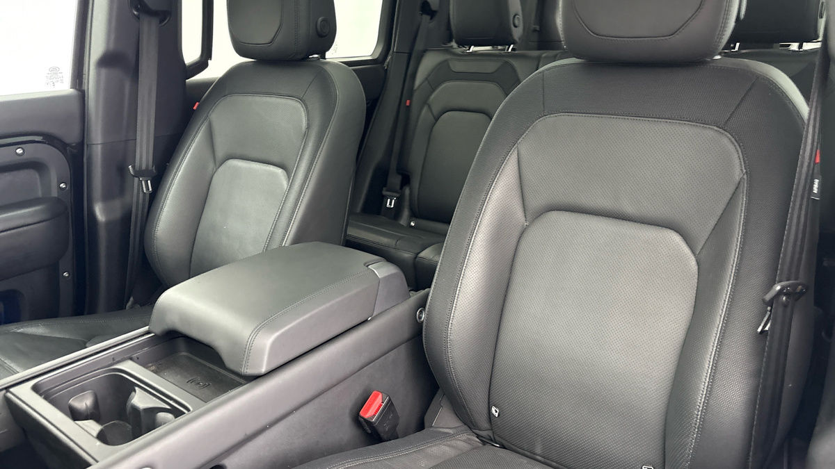 Land Rover Defender 110 Urban Image 7