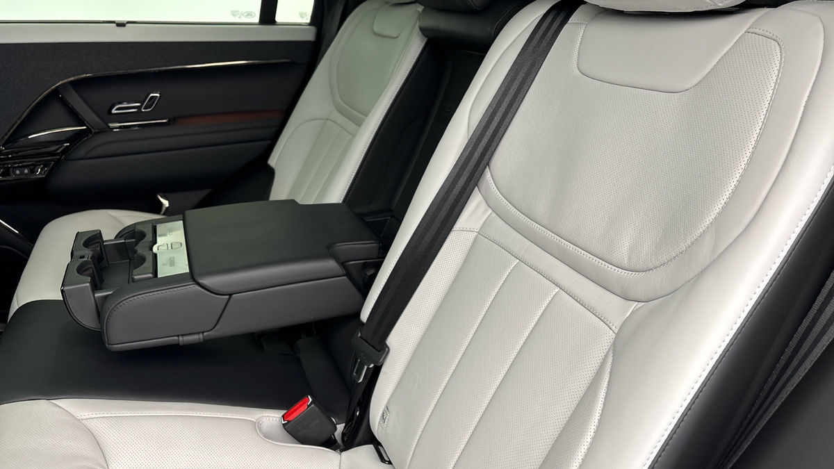 Land Rover Range Rover Sport Image 9