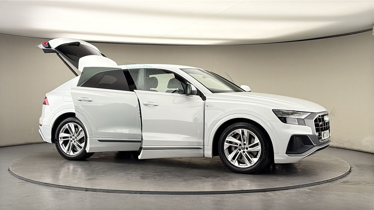 More views of Audi Q8