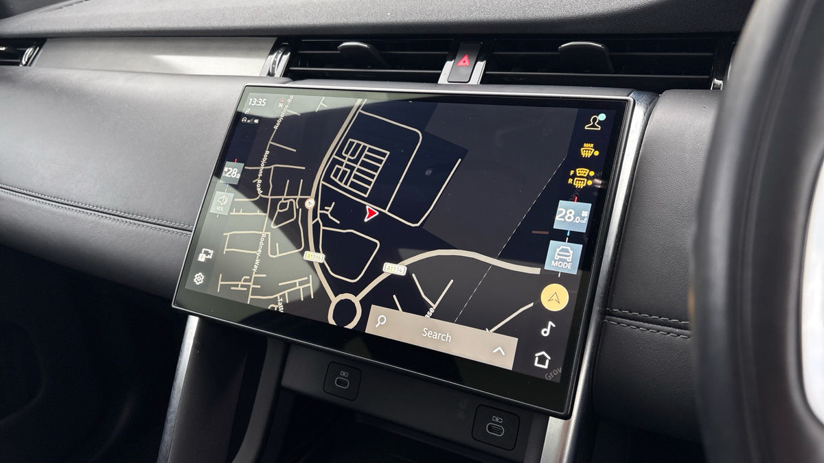 Land Rover Discovery Sport Image 17