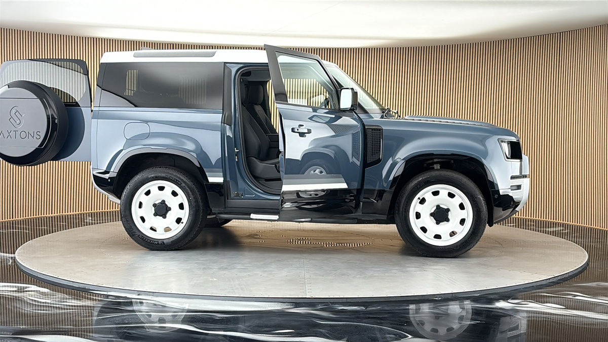 More views of Land Rover Defender 90
