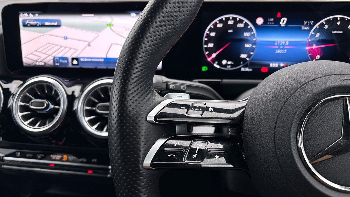 Mercedes-Benz GLA Image 13