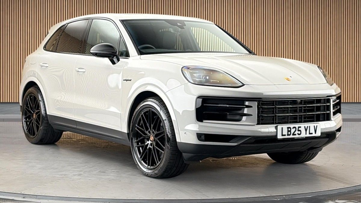 Porsche Cayenne Sticky Header Image