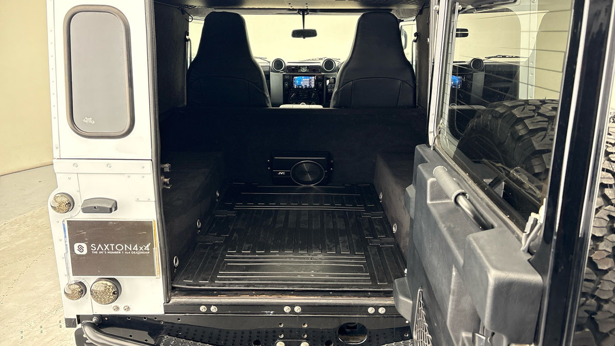Land Rover Defender 90 Image 11