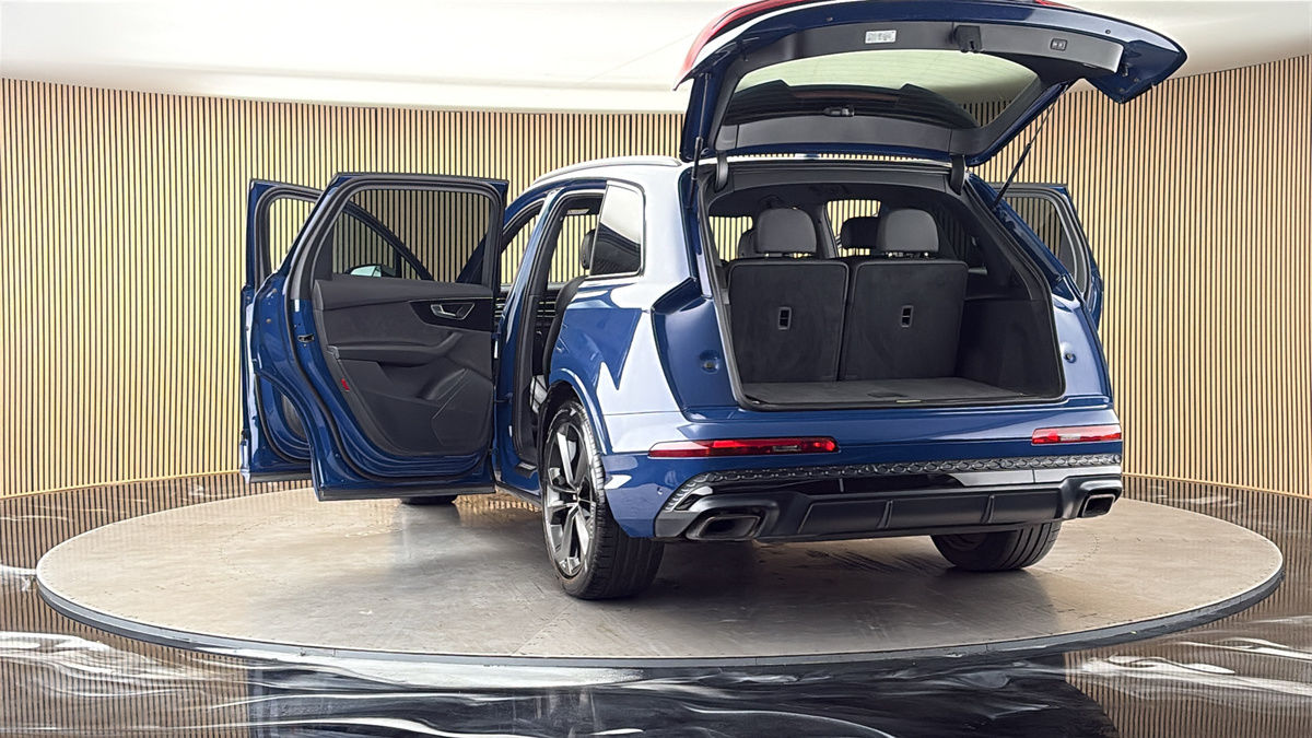 More views of Audi Q7