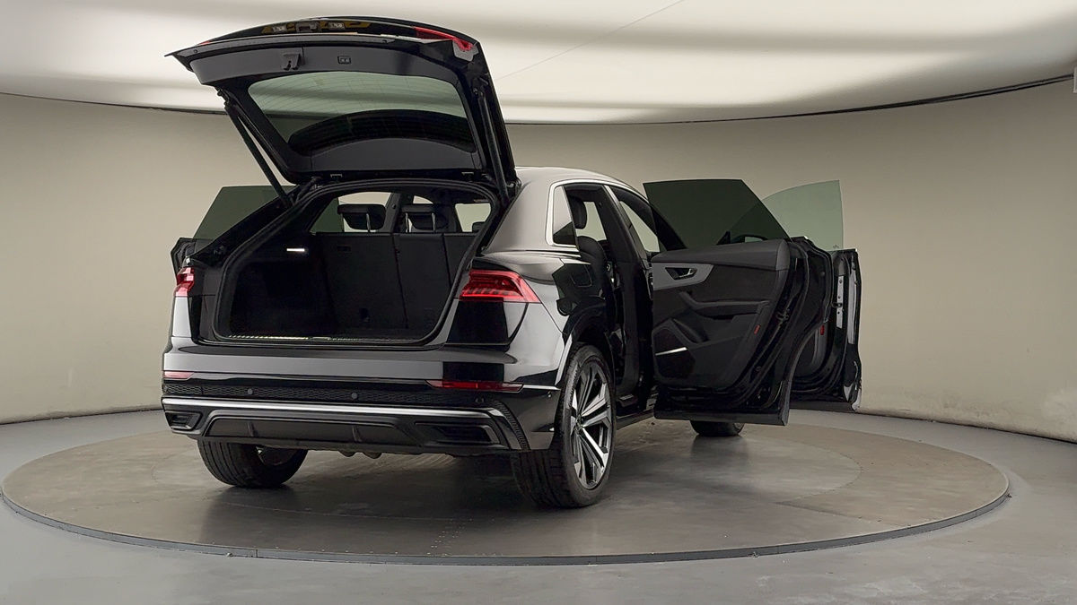 More views of Audi Q8
