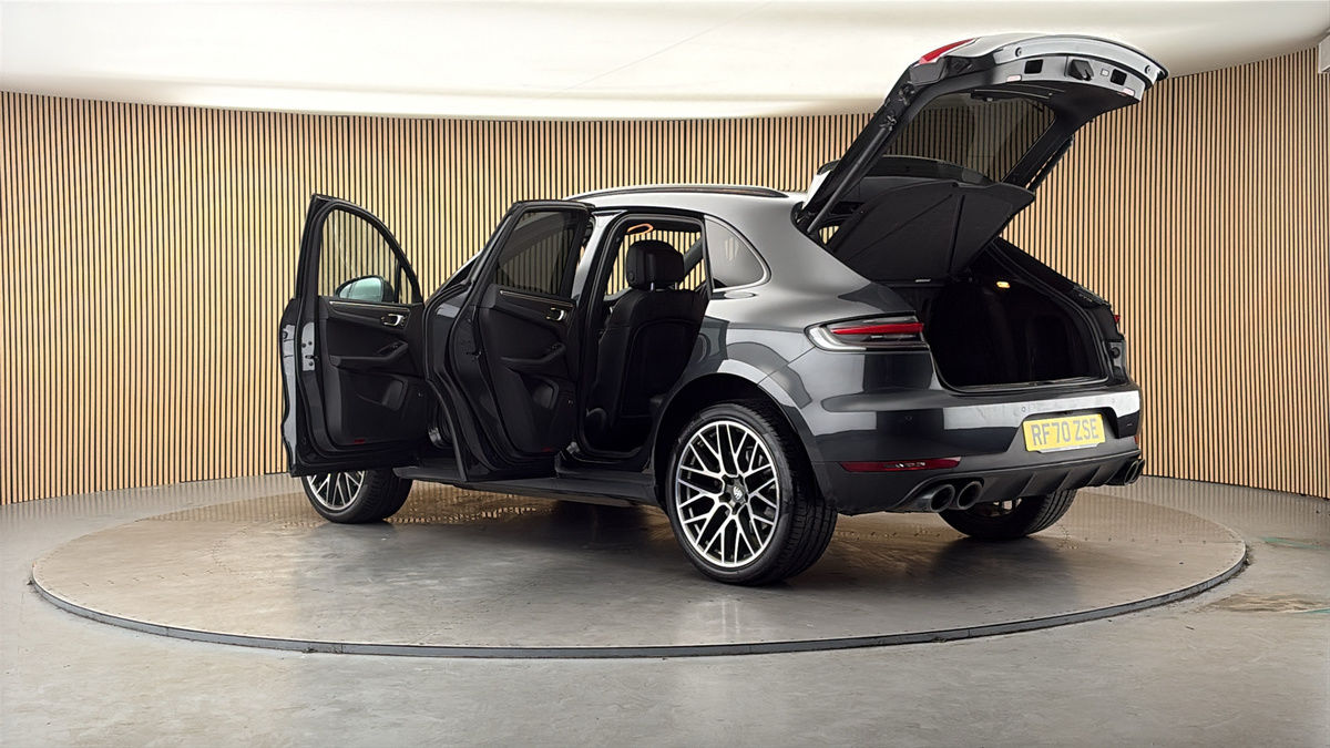 More views of Porsche Macan