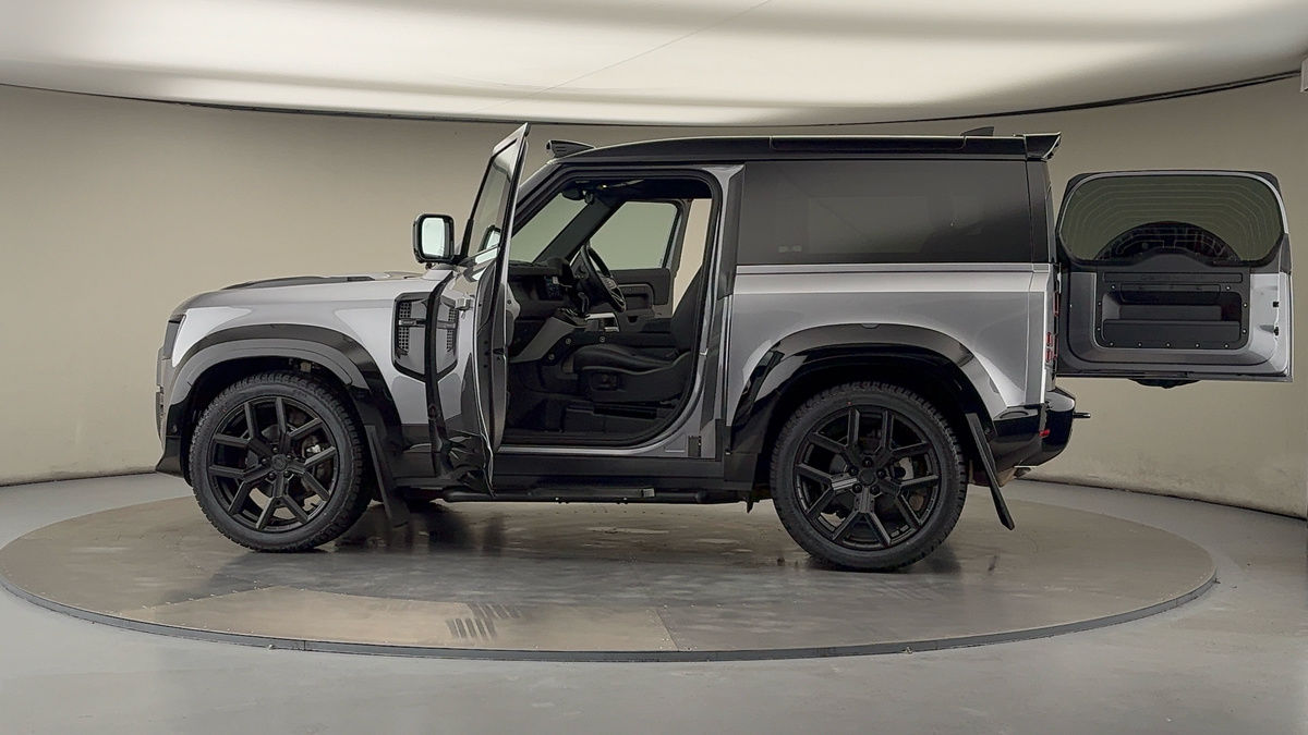 More views of Land Rover Defender 90