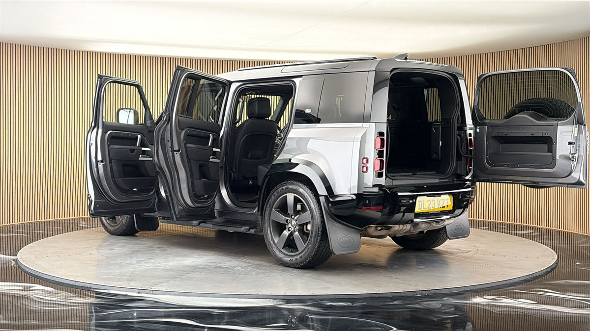More views of Land Rover Defender 110