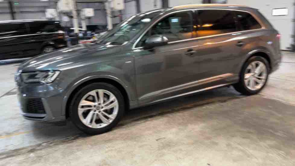 More views of Audi Q7