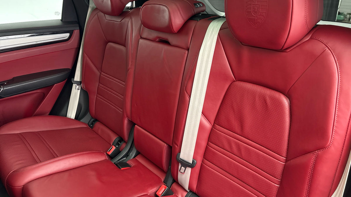 Porsche Cayenne Image 8