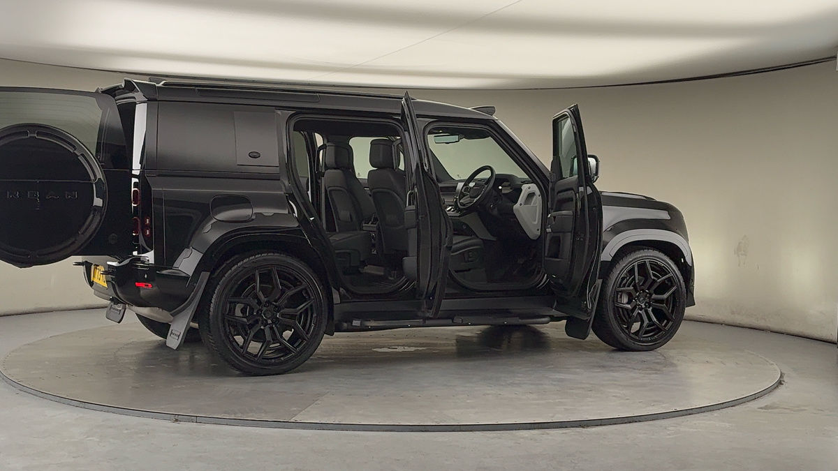 More views of Land Rover Defender 110