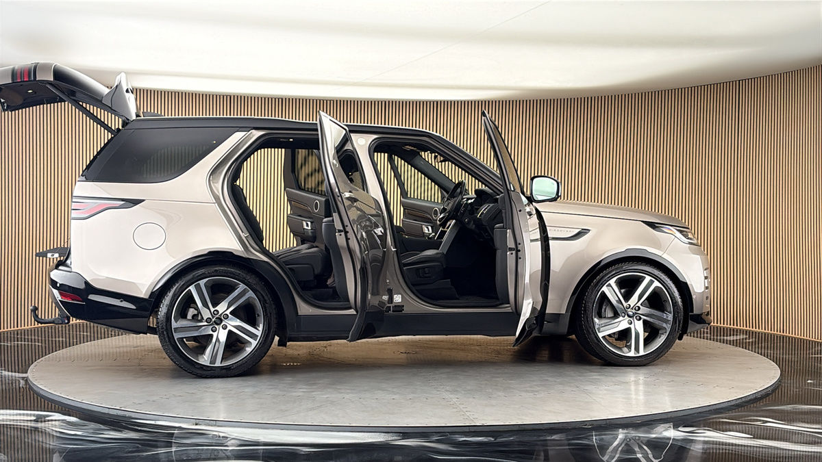 More views of Land Rover Discovery