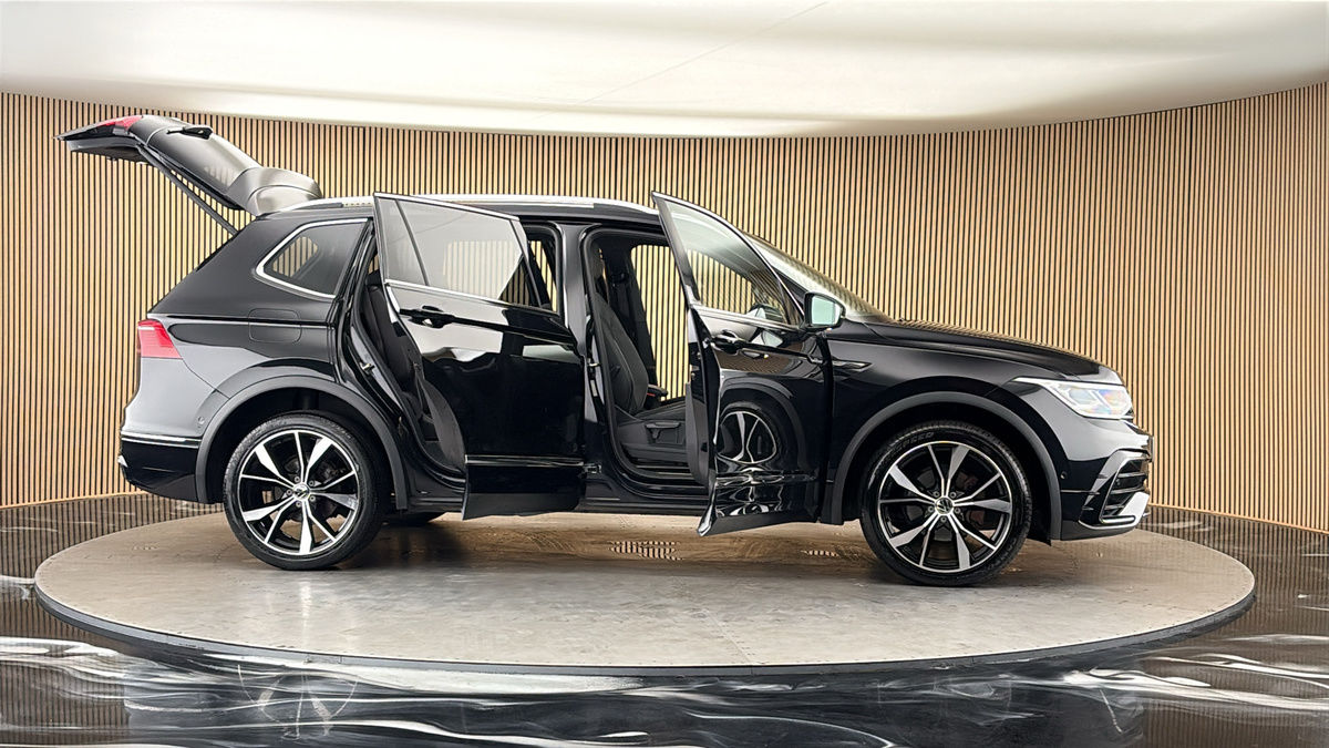 More views of Volkswagen Tiguan Allspace