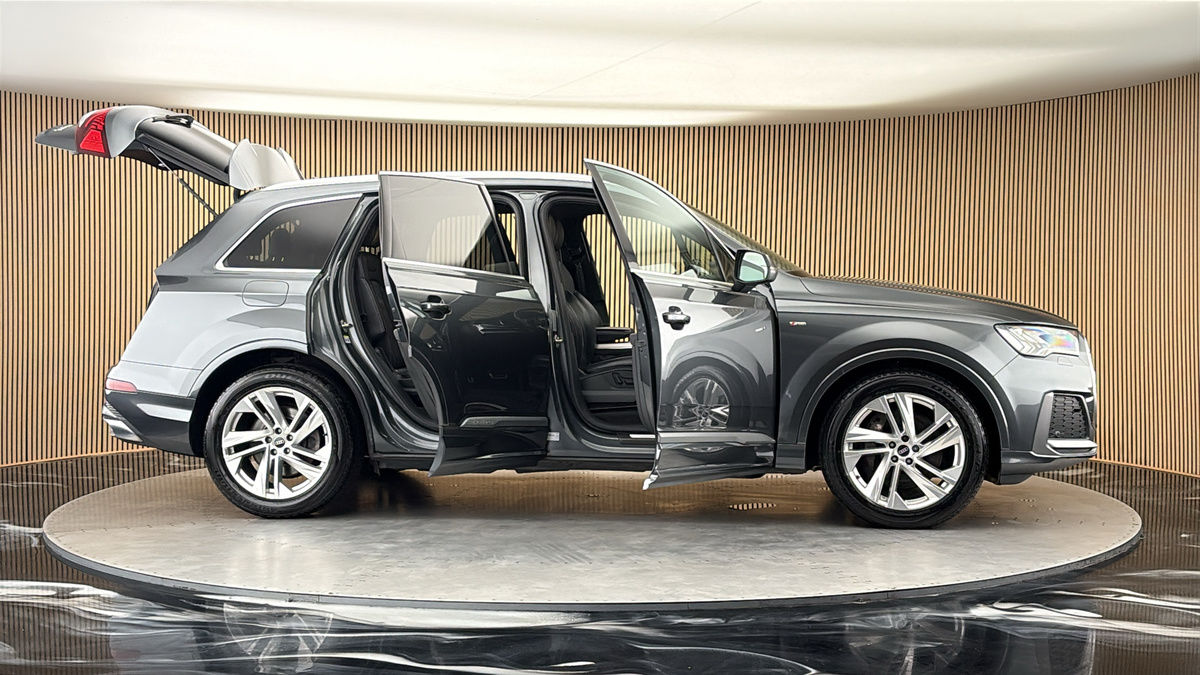 More views of Audi Q7
