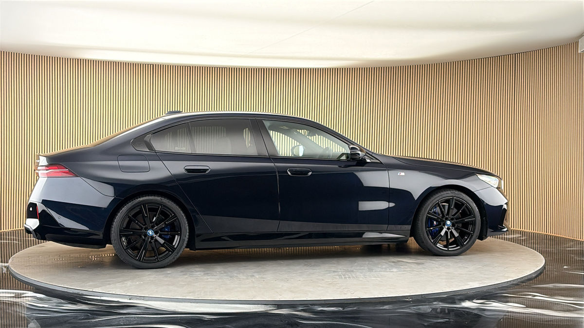 More views of BMW i5