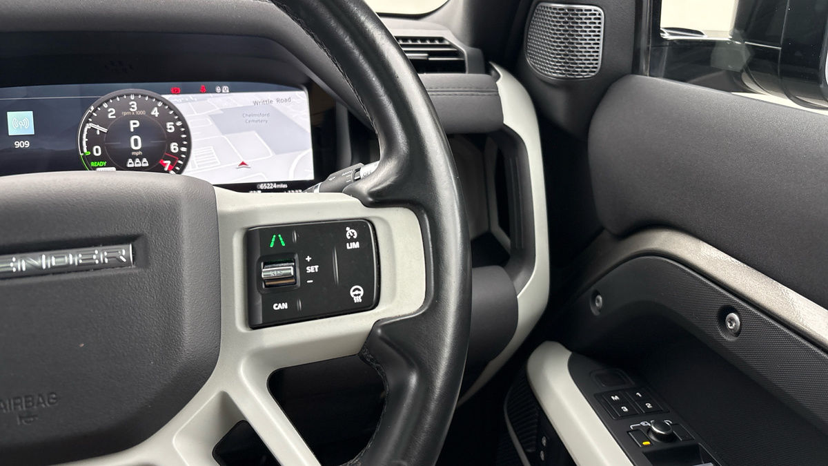 Land Rover Defender 110 Image 14