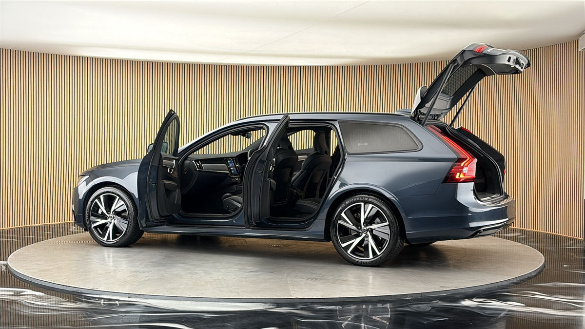 More views of Volvo V90