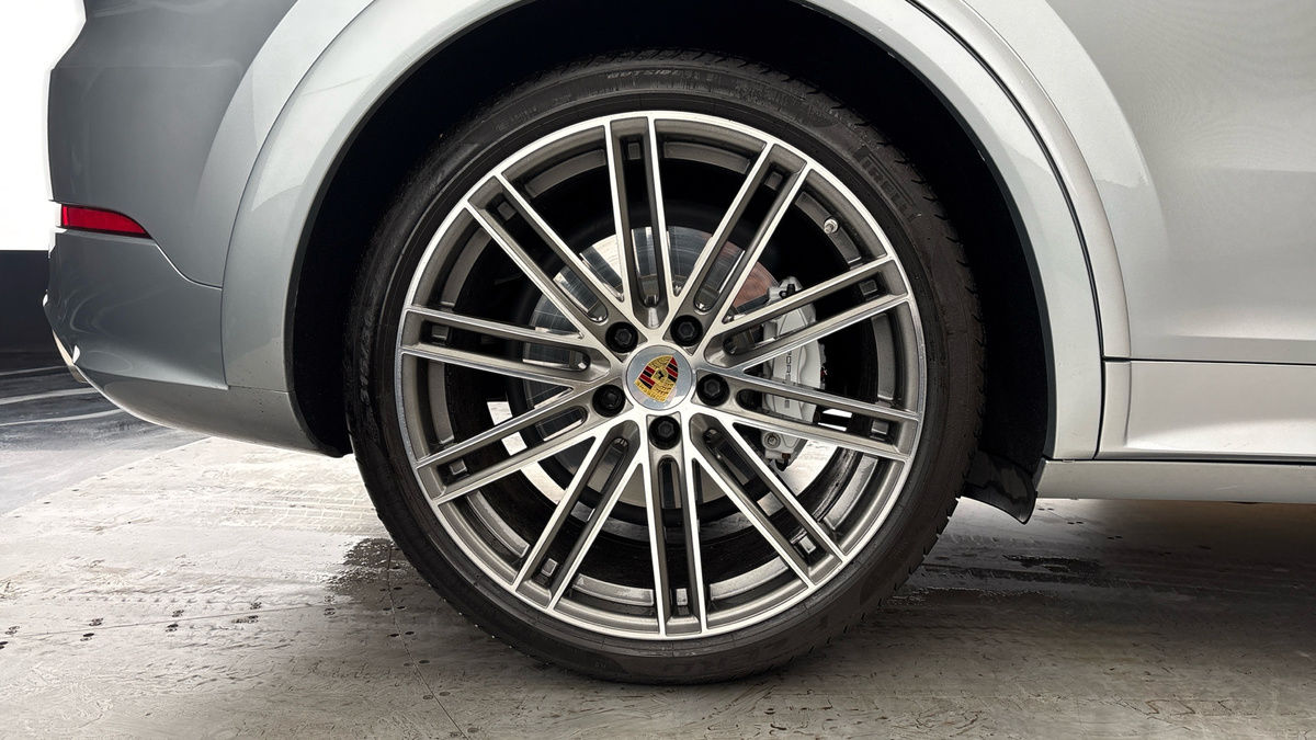 Porsche Cayenne Image 10