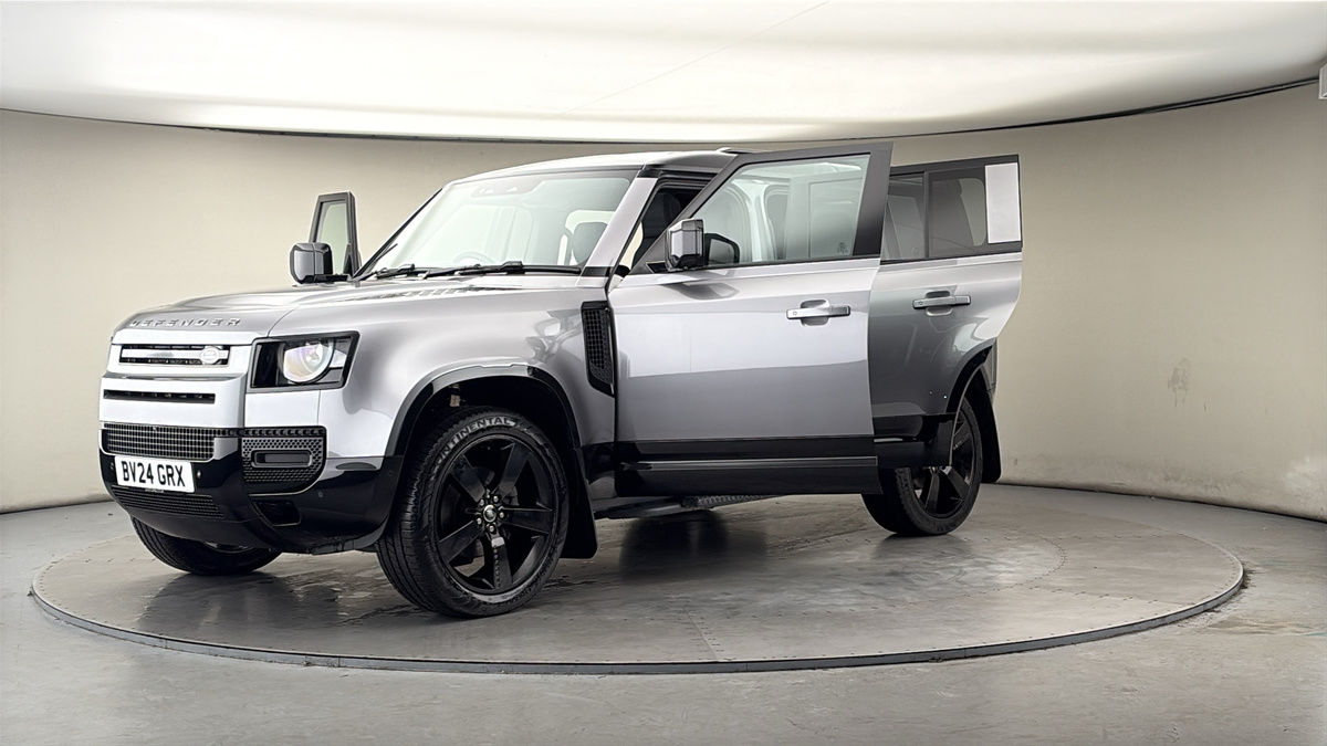 Land Rover Defender 110 Image 22