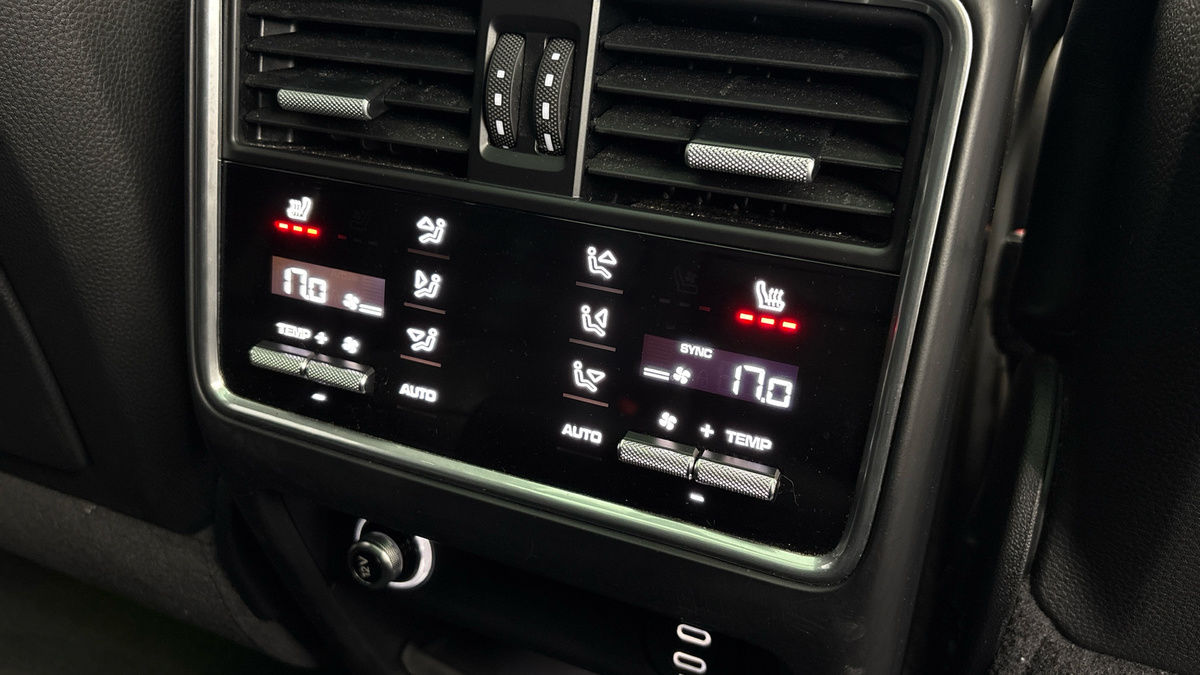 Porsche Cayenne Image 32