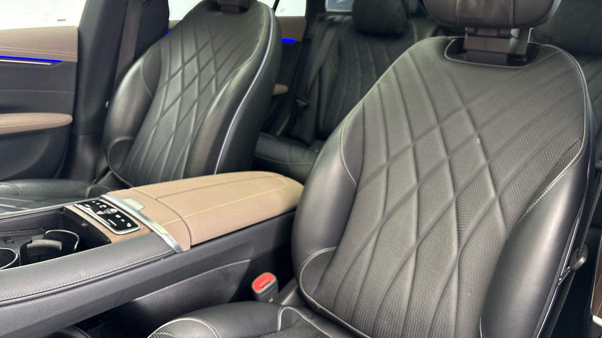 More views of Mercedes-Benz EQS