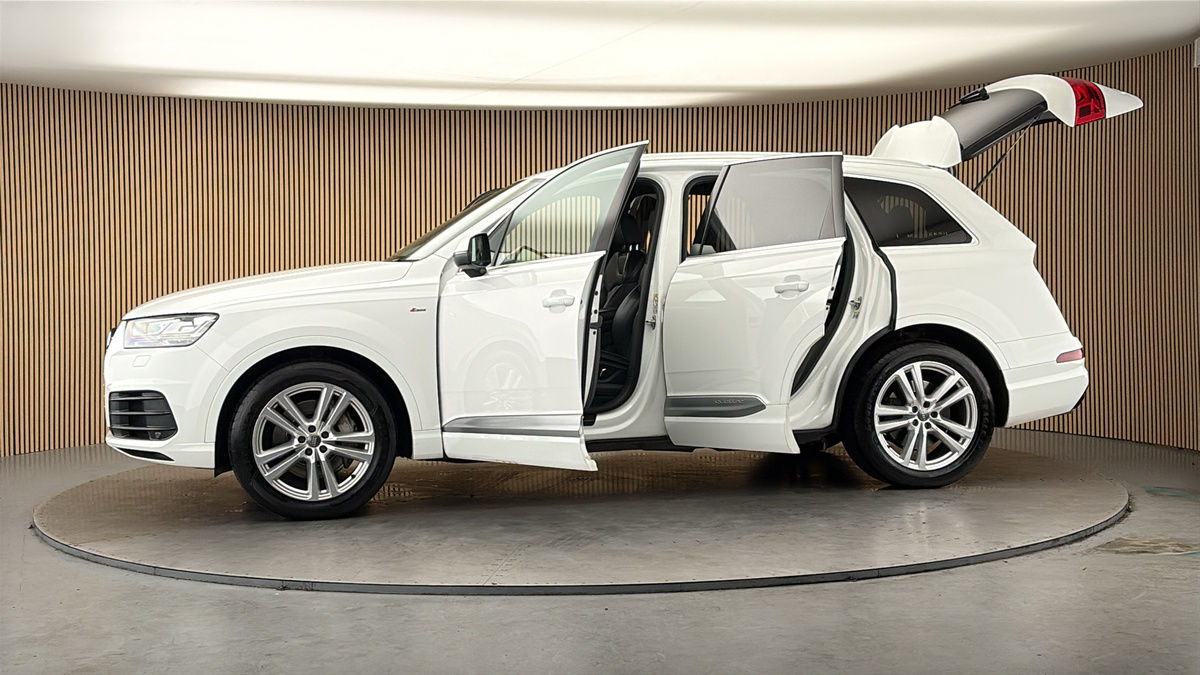 More views of Audi Q7