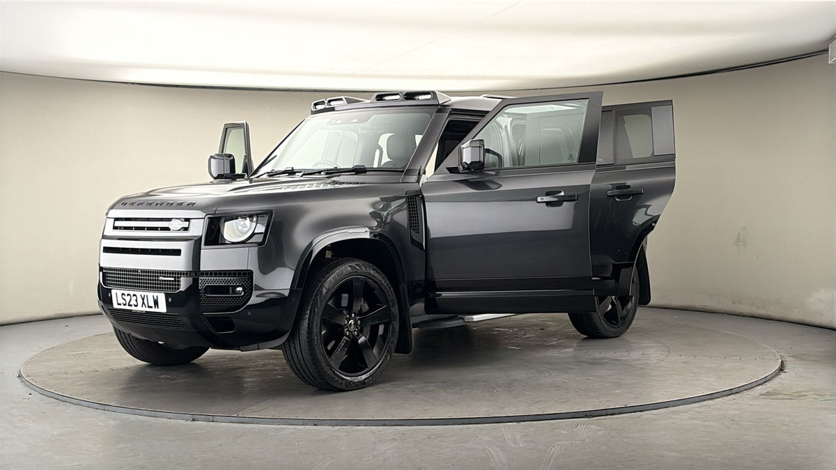 Land Rover Defender 110 Image 22