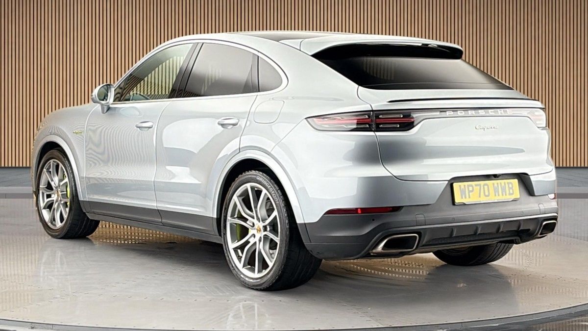Porsche Cayenne Image 2