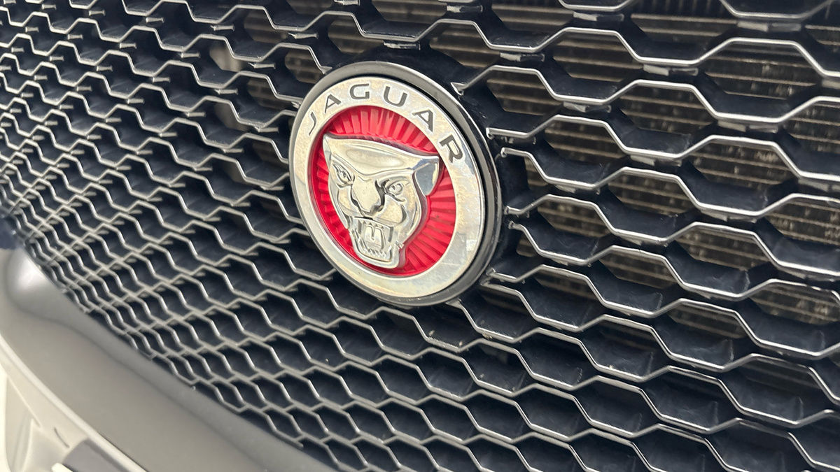 Jaguar F-PACE Image 24