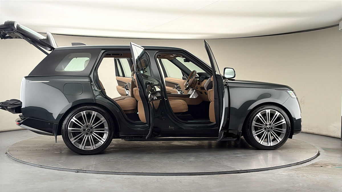 More views of Land Rover Range Rover