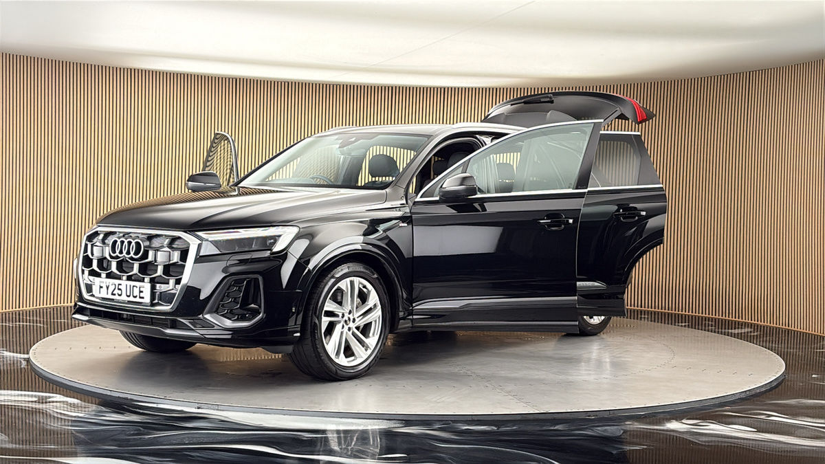 More views of Audi Q7