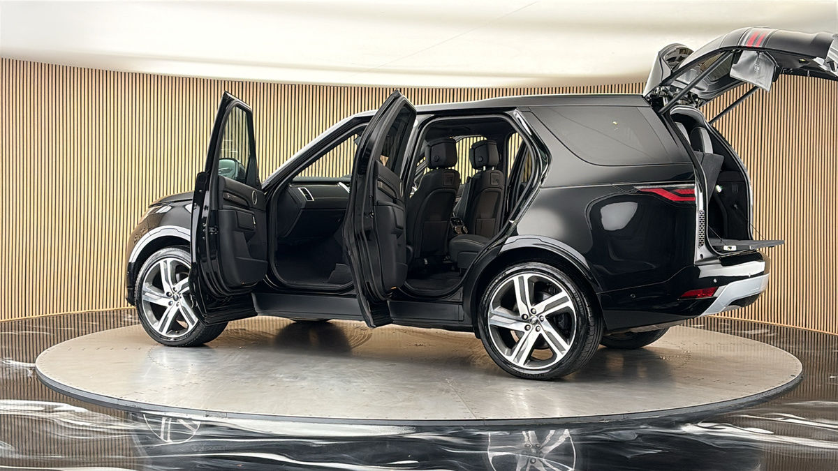 More views of Land Rover Discovery