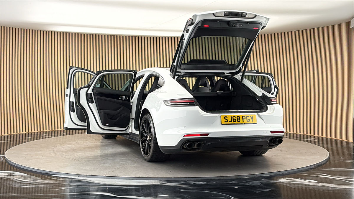 More views of Porsche Panamera
