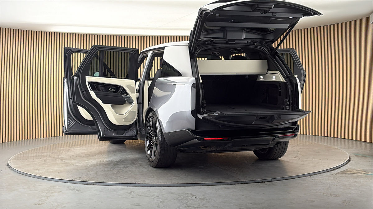 More views of Land Rover Range Rover