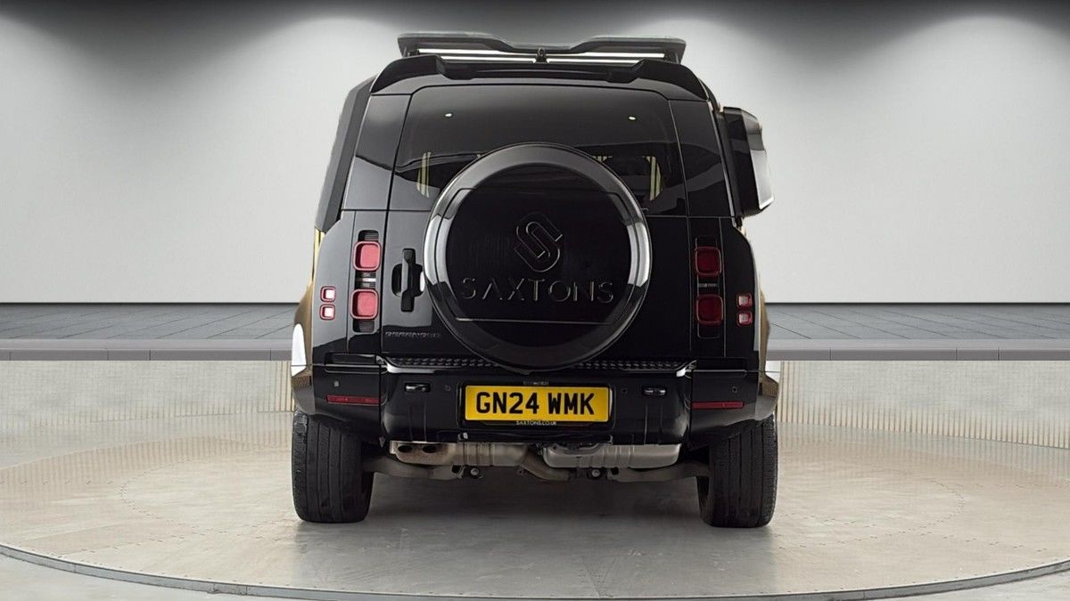 Land Rover Defender 110 Image 4