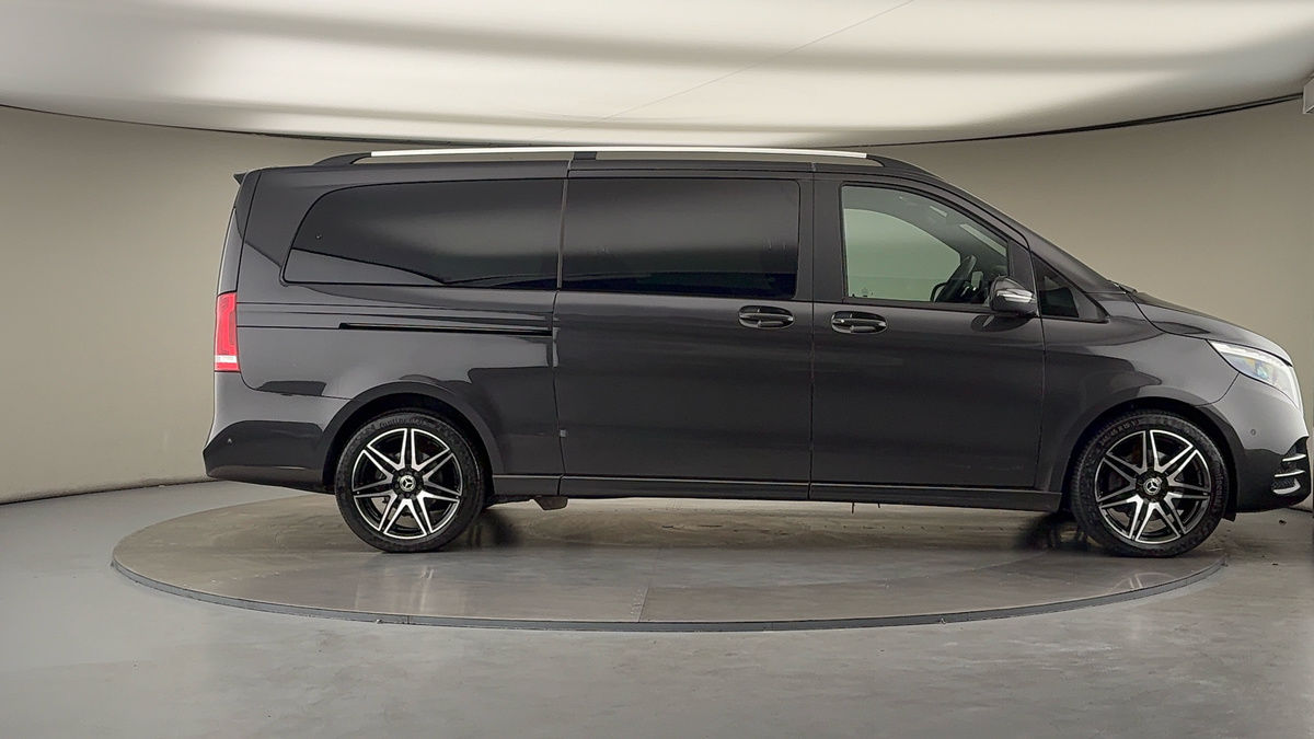 Mercedes-Benz V Class Image 16