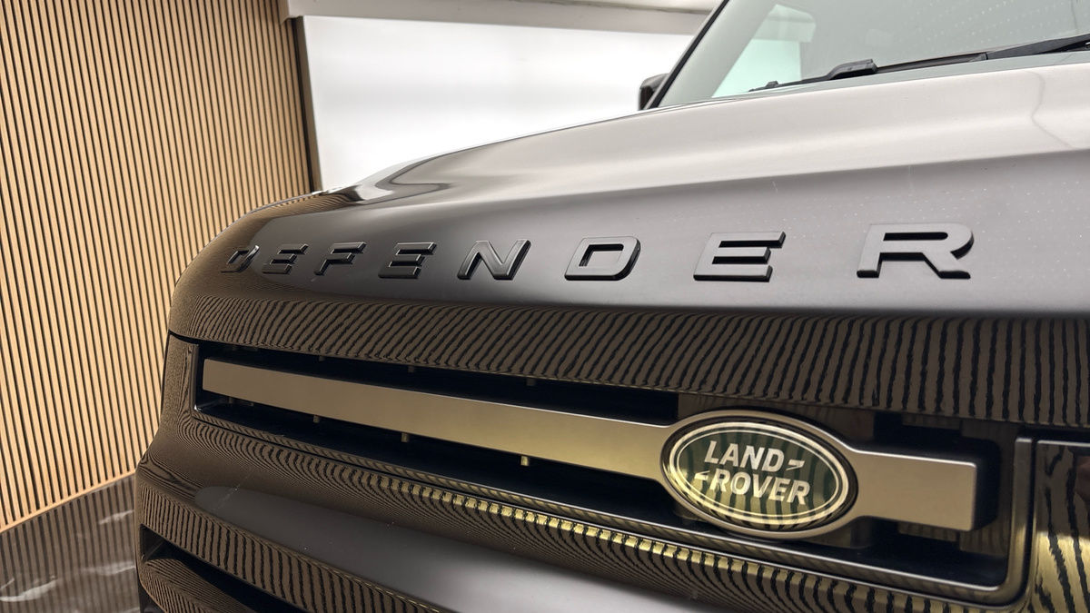 Land Rover Defender 110 Image 24