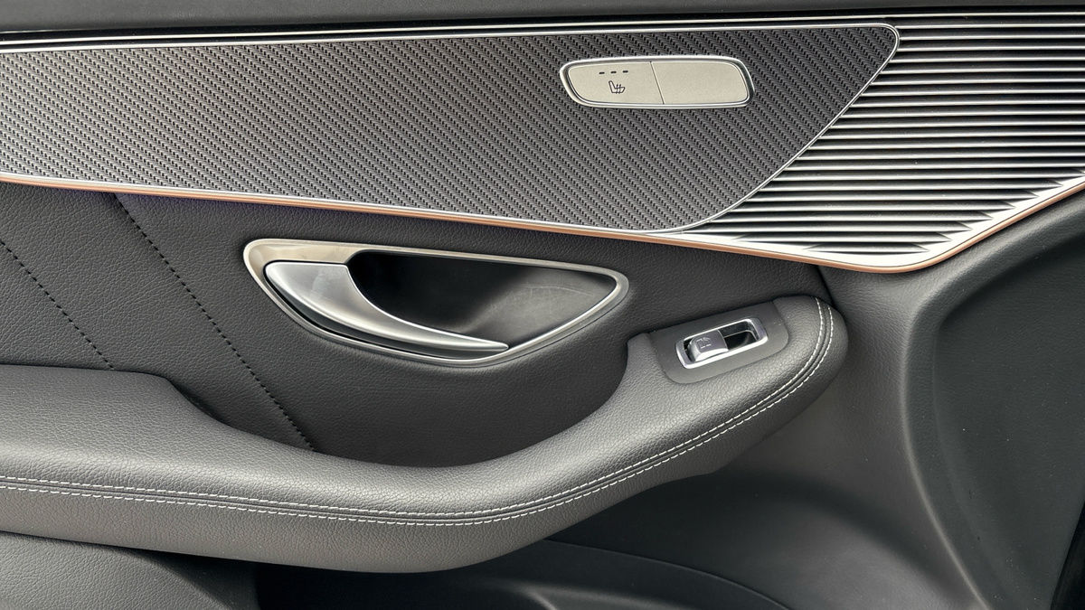 Mercedes-Benz EQC Image 19