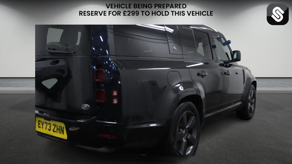 Land Rover Defender 130 Image 4