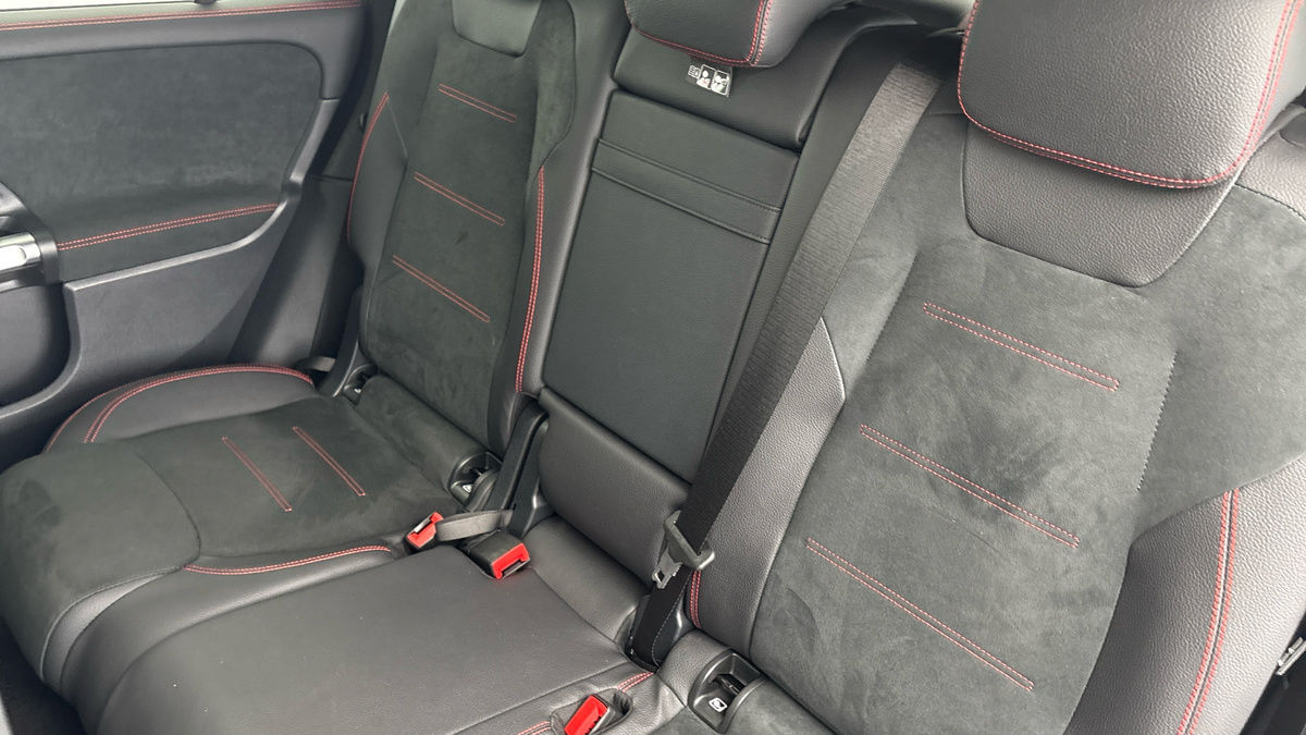 Mercedes-Benz GLB Image 8