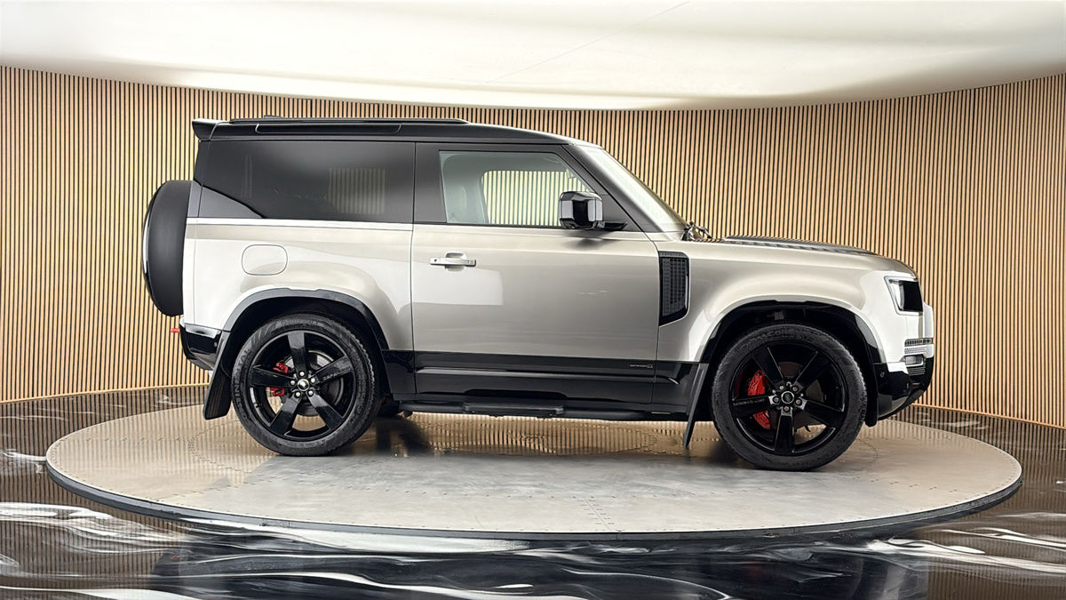 More views of Land Rover Defender 90