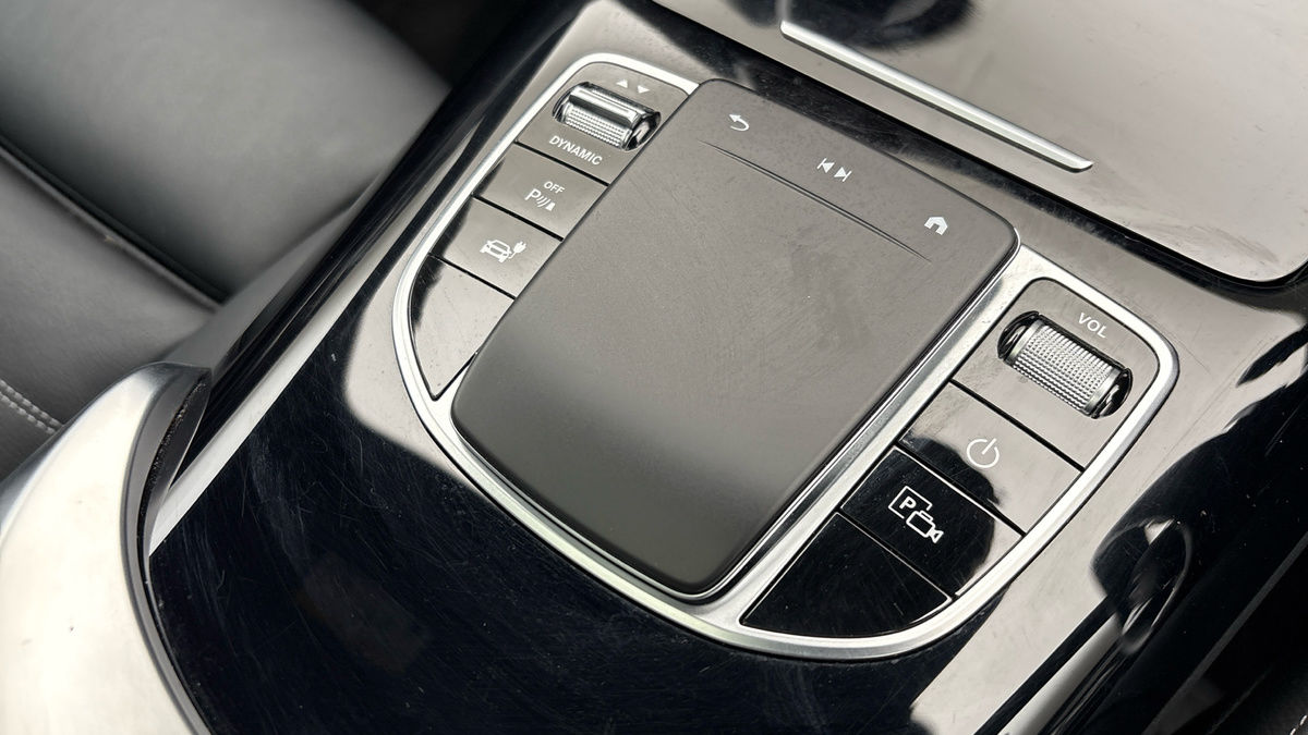 Mercedes-Benz EQC Image 31